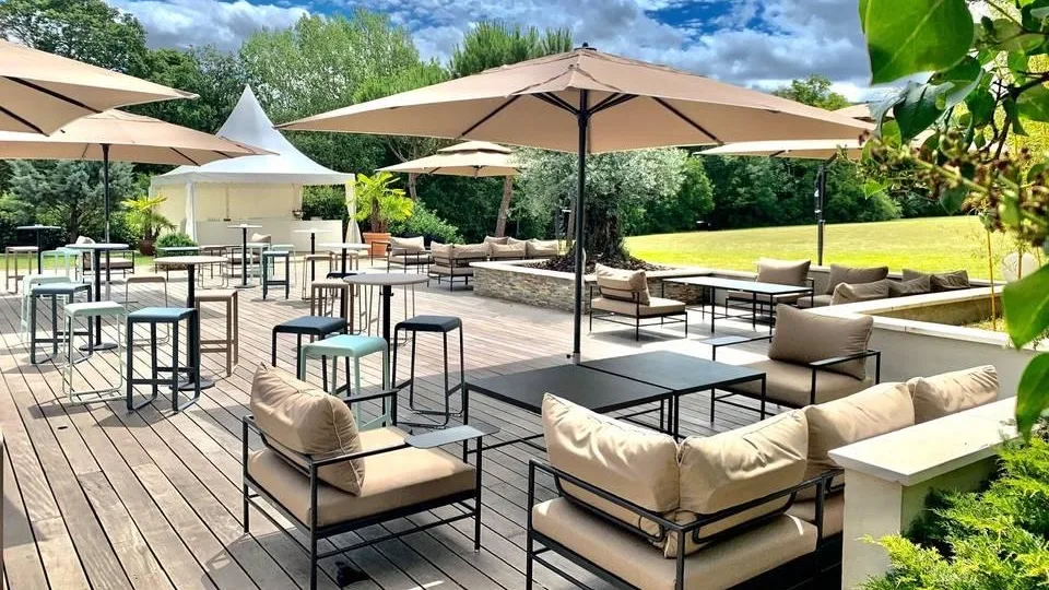 Comment réussir l'aménagement d'une terrasse pour un évènement estival ?